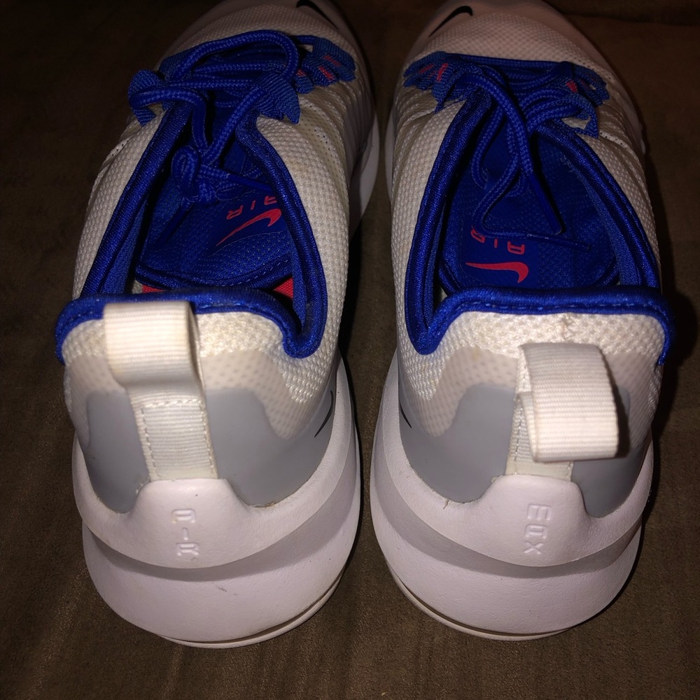 Tennis shoes - Picture 3 of 5